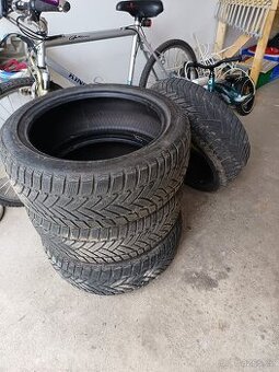 Pneu r17 - 1