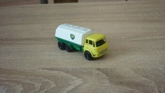 MATCHBOX RW PETROL TANKER BP NO 25