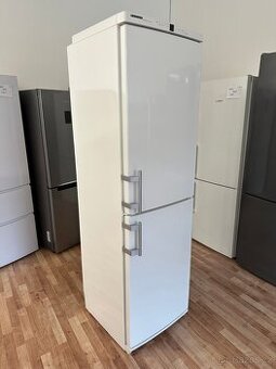 Lednice s mrazákem Liebherr (220)