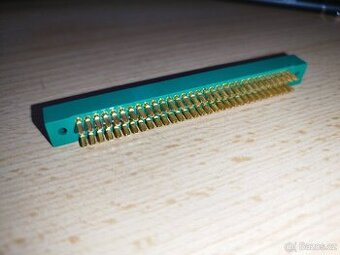 🟩 Zlacený konektor TX 518 62 13 IH – 62 pinů