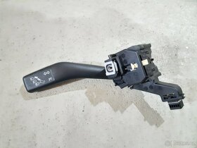 Podvolantová páčka z VW Golf VI