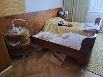 krásná ložnice a šatní skříně, komoda