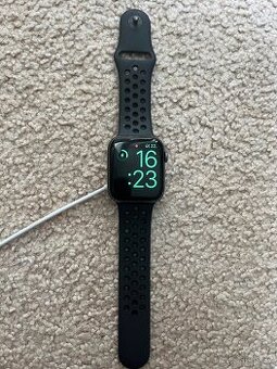 Apple Watch Nike SE 1.generace 44mm