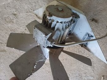 Průmyslový stropní ventilátor