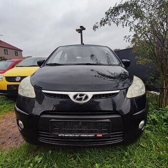 Hyundai í10 ,1,1 benzín 49 kw čtyřválec.