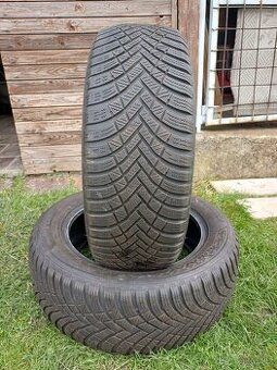 Prodám dvě zimní pneu 205/55R16 Hankook