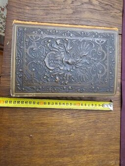 Zajímavá stará velká kniha v kožené vazbě