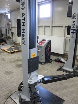 Dvousloupový zvedák