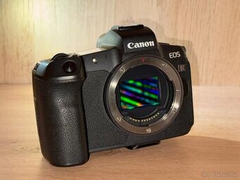 Canon EOS R + baterie, nabíječka + 2 objektivy