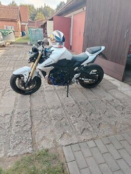 Suzuki gsr 750