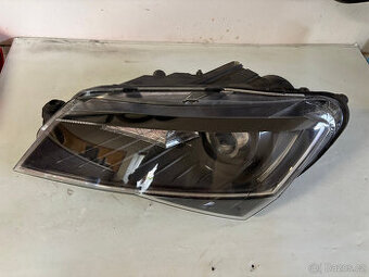 Levý xenonový světlomet Škoda Superb III 3V1941017A