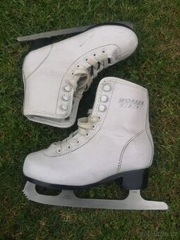 Dívčí brusle 33