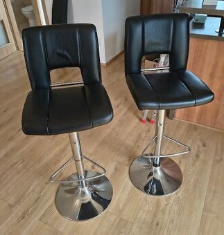 2x Barové stoličky (hnědé/chromované)