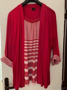 Výrazně červená (špatně foceno) halenka se všitým tilkem