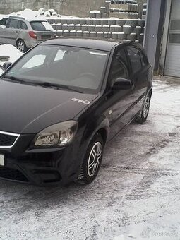 kia rio 14,71kw,r.v.11-10,148000km.