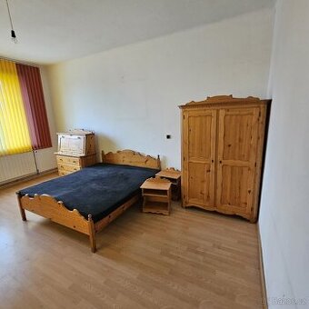 Ložnice z masivu – kompletní set