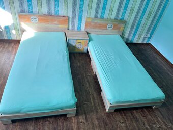 Dětské postele a psací stůl