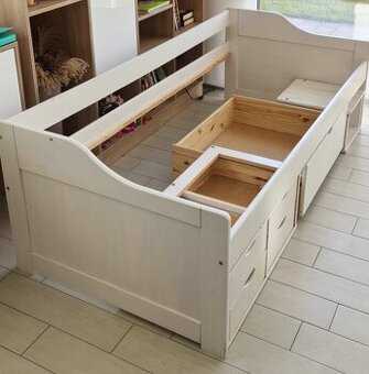 Dětská postel - bílá s bočnicí