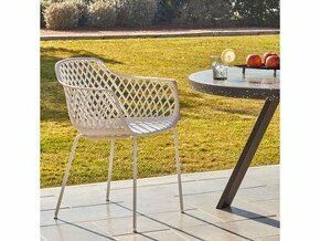 Bílá plastová židle