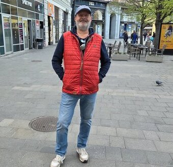 Pěkná prošívaná vesta (jaro, podzim) Camel Active