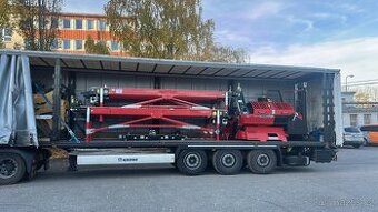 Podávaci stoly pro štípací automaty