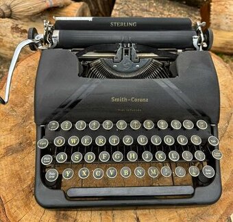 Starožitný psací stroj Smith-Corona Sterling (40. léta)