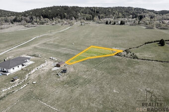 Velkorysý pozemek 1522 m2 s jihozápadní orientací na krásném