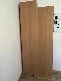 IKEA PAX úzká skříň