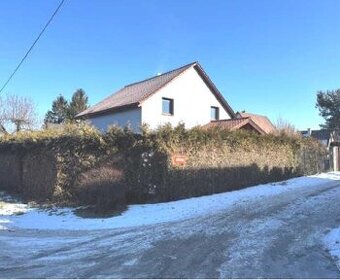 Dům se zahradou, Ohrobec, okres Praha-západ, ID 7185e 0605 - 1