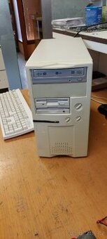 Prodám historické PC s CPU Winchip 200mhz, ZIP mechanika