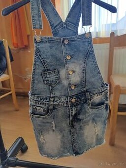 Sukně s laclem