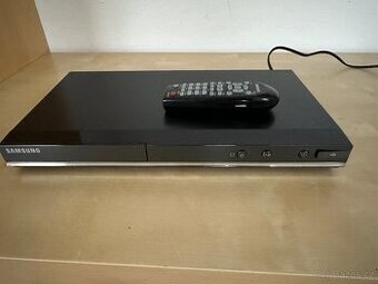 Samsung DVD přehrávač + 25 DVD dle vlastního výběru