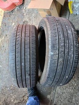 dve letni 215/55 R16 se vzorkem 4,5mm