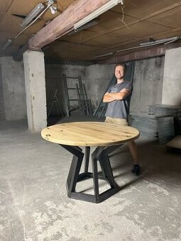 Kulatý jídelní stůl Sugondese - AUKCE