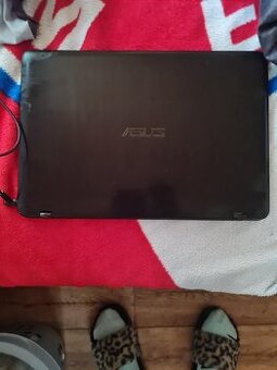 Notebook Asus rady VivoBook E12.