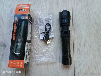 Svítilna LED taktická.