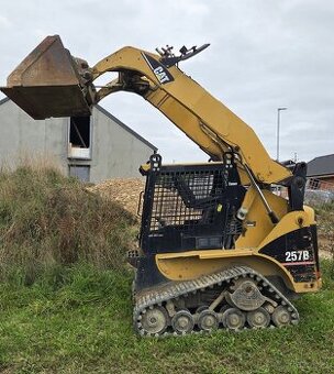Prodám pásový smykový nakladač CAT 257B