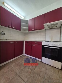 Pronájem bytu  2+kk o velikosti  55 m² přímo na náměstí - Če