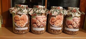 Vlašské ořechy letošní loupané