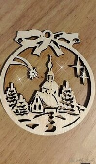 Vyřezávané dřevěné baňky