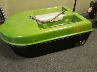 Rybářská zavážecí loďka velký AMUR zakázková výroba