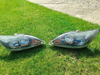 Prodám přední světla Ford Focus Mk2-na nahradni dily