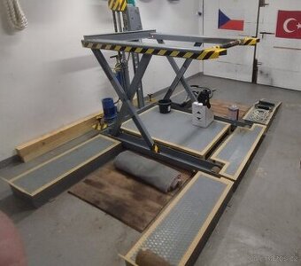 Nůžkový zvedák, hever DDR, 1500kg