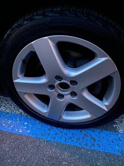 225/45 R17 Volkswagen Sharan, obuté ALU kola
