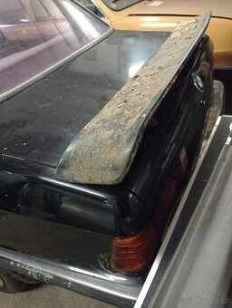 BMW e21-zadní křídlo