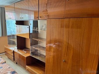 Retro obyvaci stena za odvoz