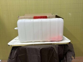 Plastová nádrž na kapaliny (218) - 1