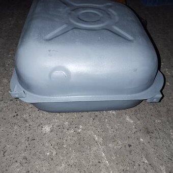 Prodám novou a použitou nádrž Škoda Octavie, Spartak