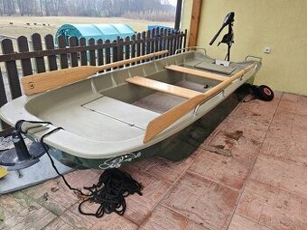 Pramici veslici člun Karolina 330 v plné výbavě + elektromot