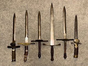 Prodám repliky loveckých tesáků